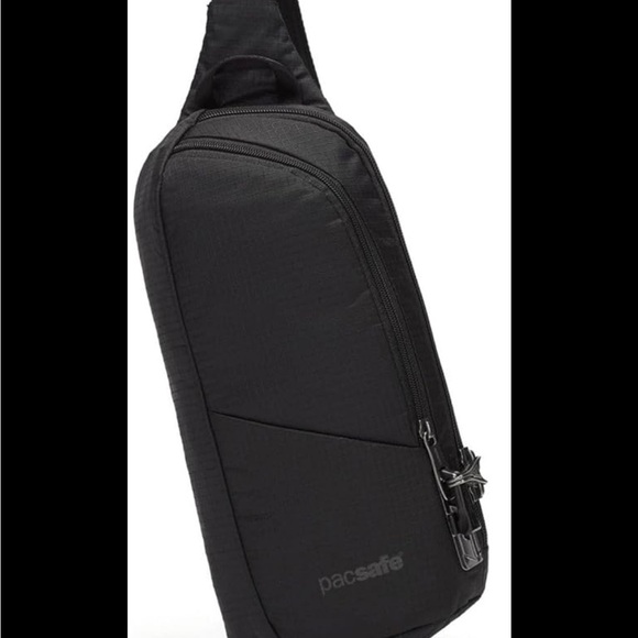 NWOT pacsafe Vibe 150 2.5 Liter Anti Theft Sling Pack, Black Jet Black - Picture 2 of 7